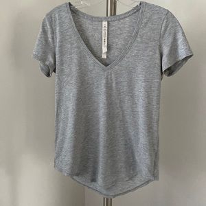 Lululemon V-Neck light gray T-Shirt, Size 4